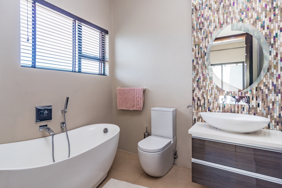 5 Bedroom Property for Sale in Hartebeesfontien AH North West